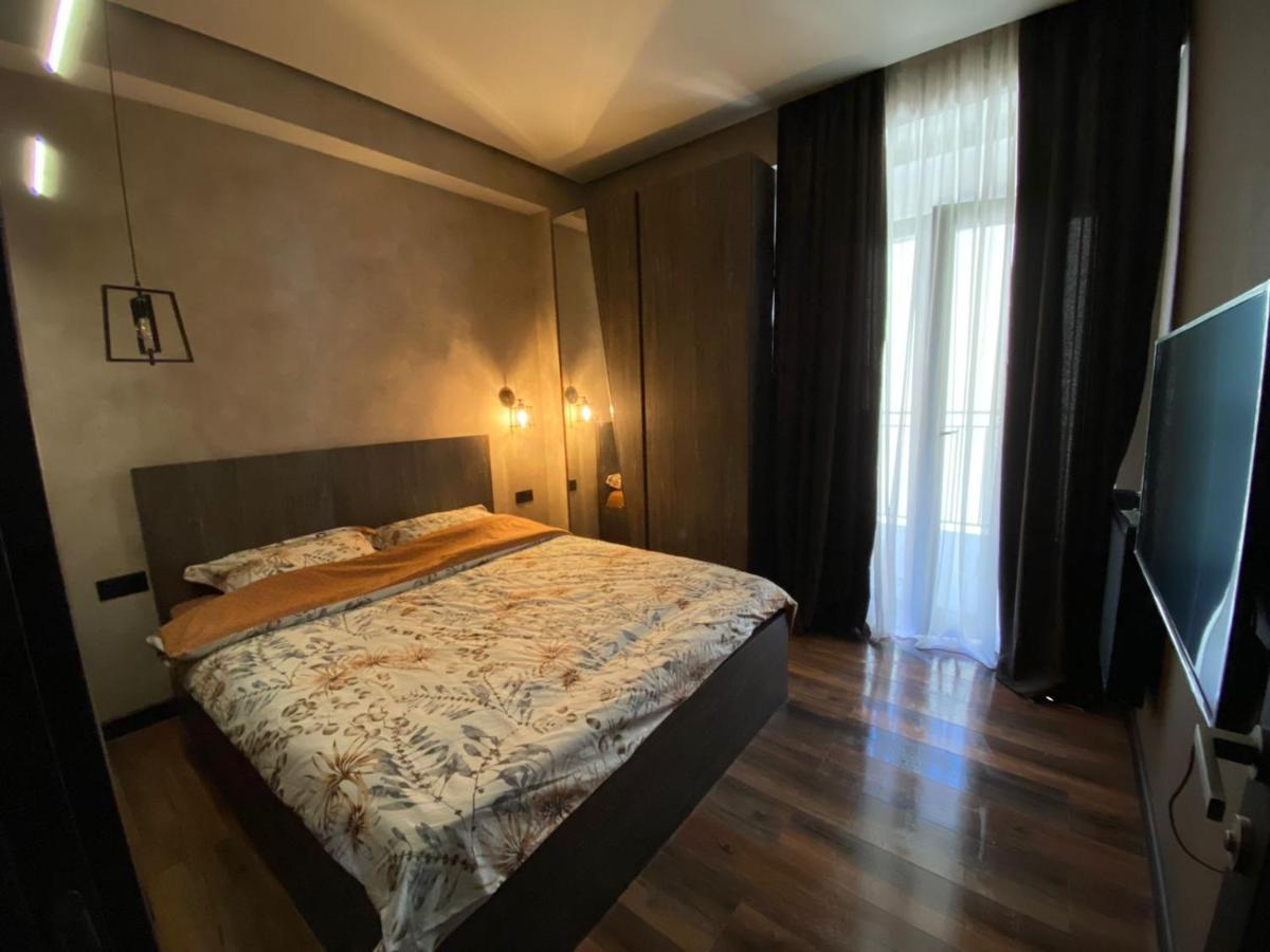 New Apartment With Terrace Tbilisi ภายนอก รูปภาพ